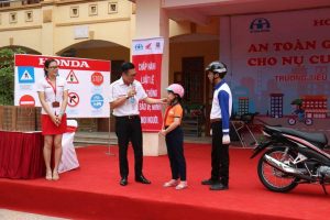 Chương trình “An toàn giao thông cho nụ cười trẻ thơ” tại trường Tiểu học Trung Văn