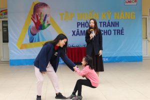 Trường Tiểu học Trung Văn kết hợp với Trung tâm Apollo và Hệ thống giáo dục kỹ năng sống Cara có tổ chức thành công chương trình Kỹ năng sống: Phòng tránh xâm hại cho trẻ