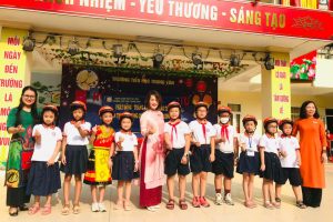 CHÀO CỜ ĐẦU TUẦN: PHÁT ĐỘNG THÁNG AN TOÀN GIAO THÔNG VÀ TUYÊN TRUYỀN PHÒNG CHỐNG TAI NẠN THƯƠNG TÍCH