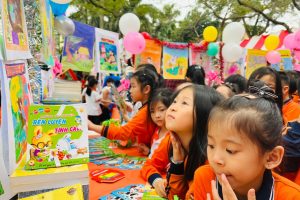 NGÀY HỘI SÁCH TRƯỜNG TIỂU HỌC TRUNG VĂN – “SÁCH CHO BẠN CHO TÔI”