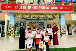 TRAO GIẢI HÀNH TRÌNH ĐỌC SÁCH 30 NGÀY VÀ GIẢI CỜ VUA, CỜ TƯỚNG CẤP TRƯỜNG NĂM HỌC 2023-2024
