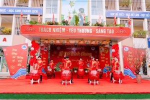 TẾT CỔ TRUYỀN TRONG MẮT EM